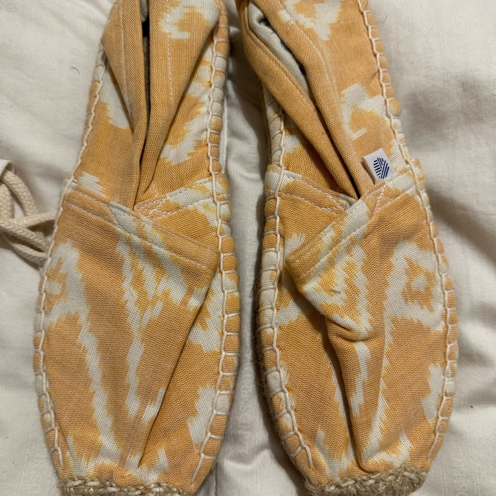 Unique espadrille made in Cambodia, brand new, never worn